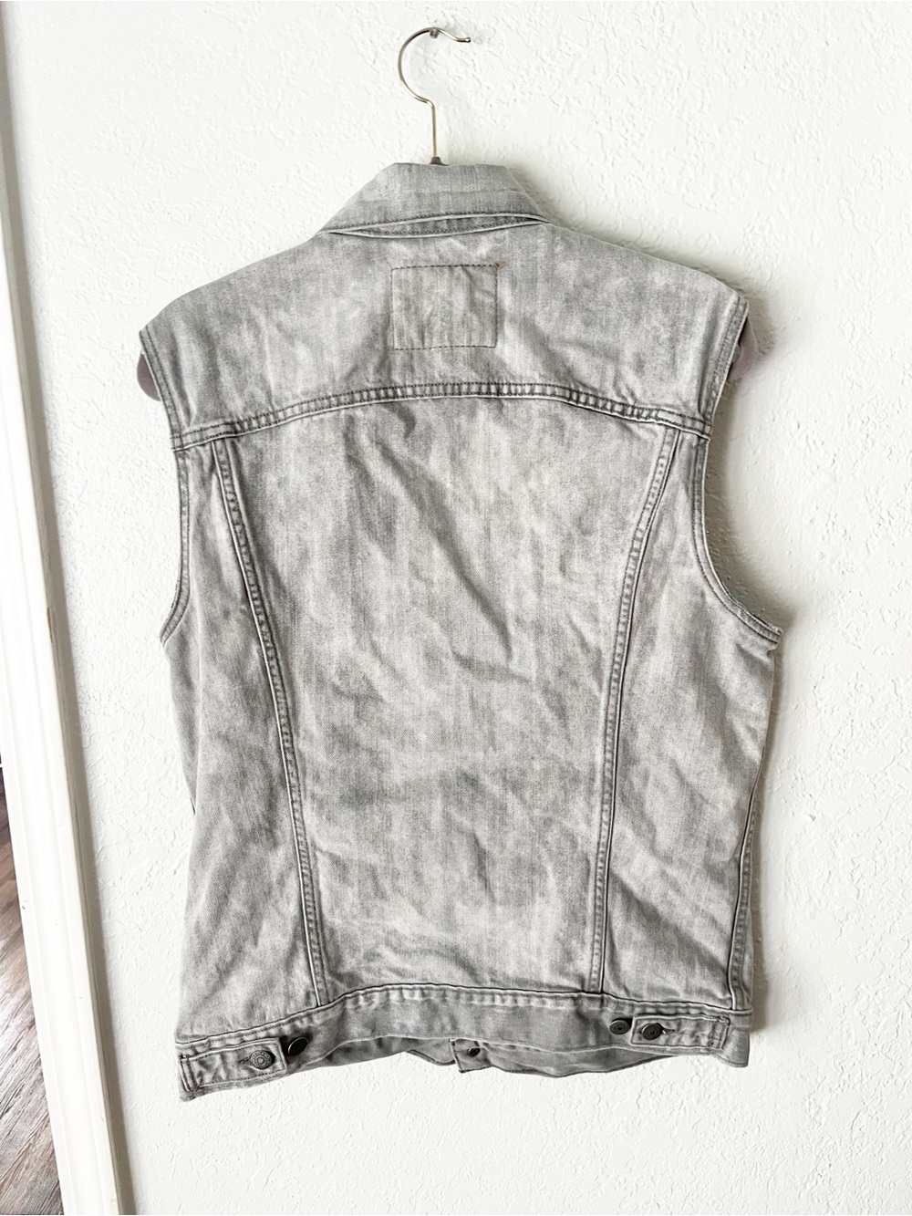 Levi's Gray Denim Vest Men's Large Distressed Trucker Acid Stonewash Grunge - Picture 2 of 6